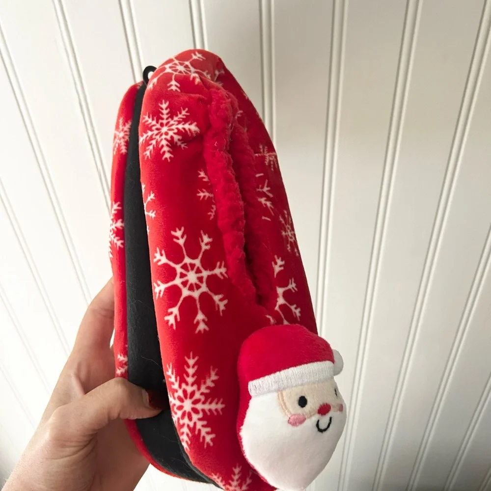 ⭐️ NEW Red Santa Cozy Fuzzy Christmas Slipper Socks Snowflake Design